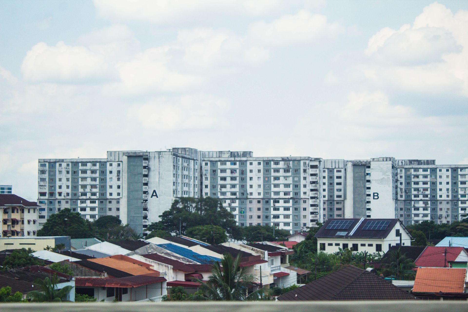 Gambar hiasan kawasan perumahan di Johor Bahru, bukan lokasi khusus Ulu Tiram atau Tebrau